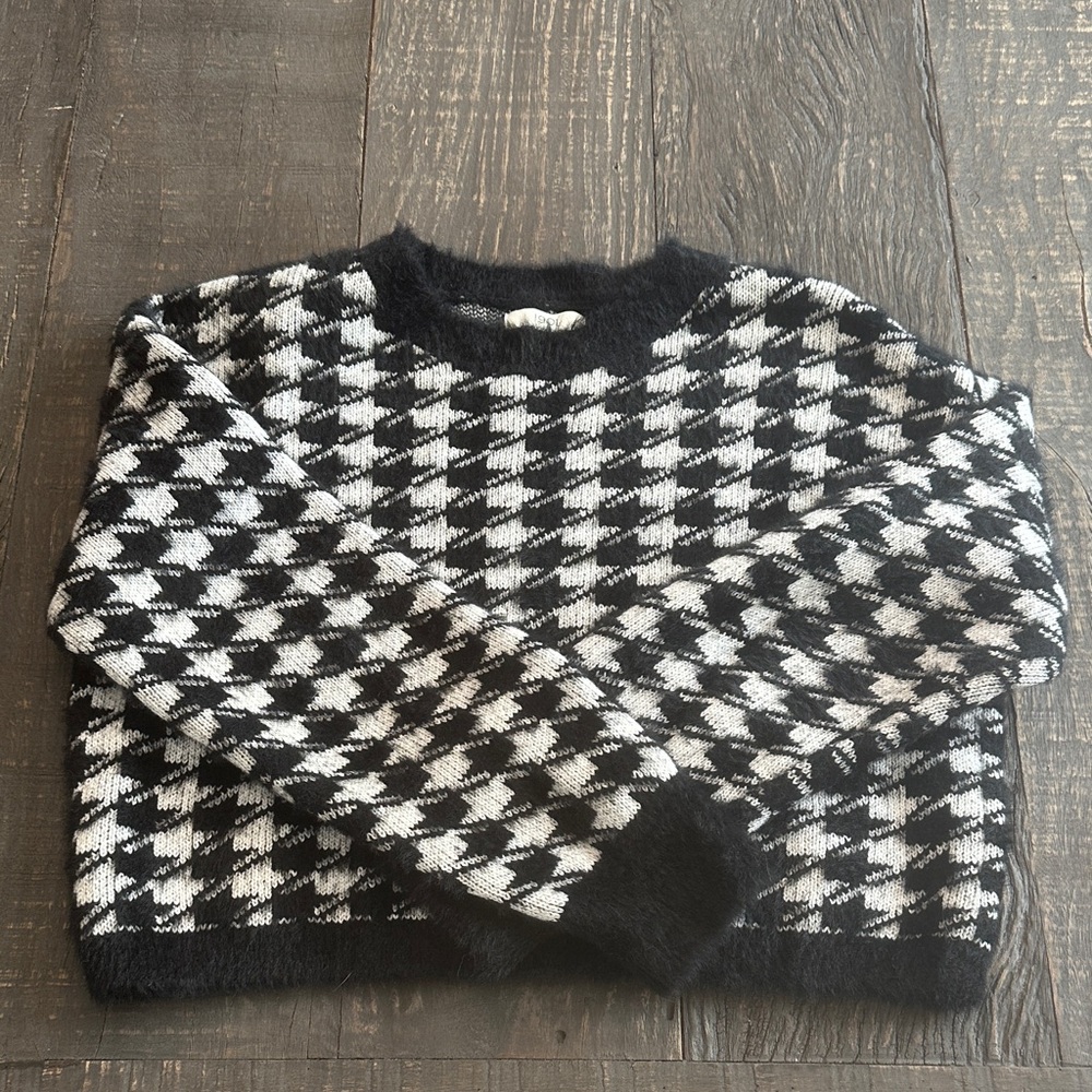 1901 Houndstooth Sweater
